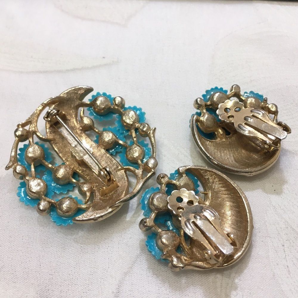 Vintage Enamel And Molded Celluloid Flower Set - Picture 3 of 8